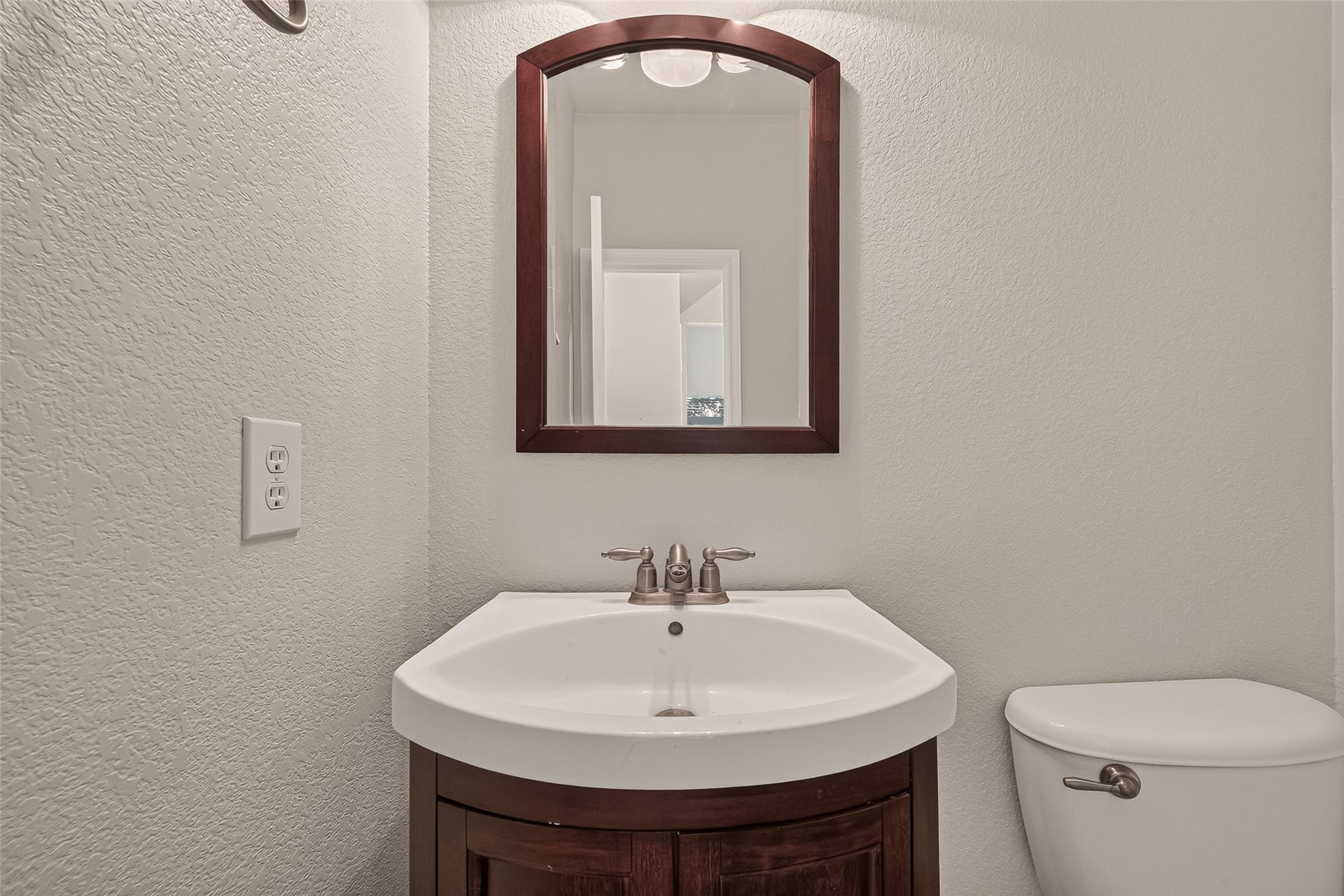 26130 Ripley Hills Drive, Richmond, TX 77406 Half Bathroom