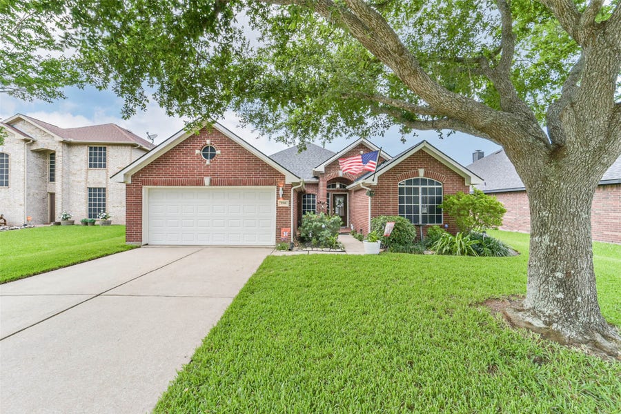 Property photo for 210 Jamie Court, La Porte, TX