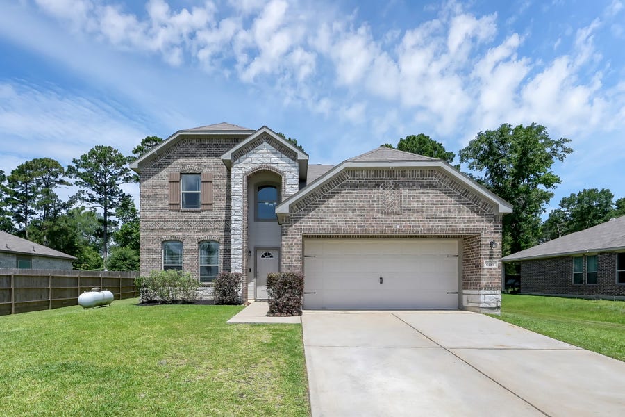 Property photo for 6185 White Oak Leaf Loop, Conroe, TX