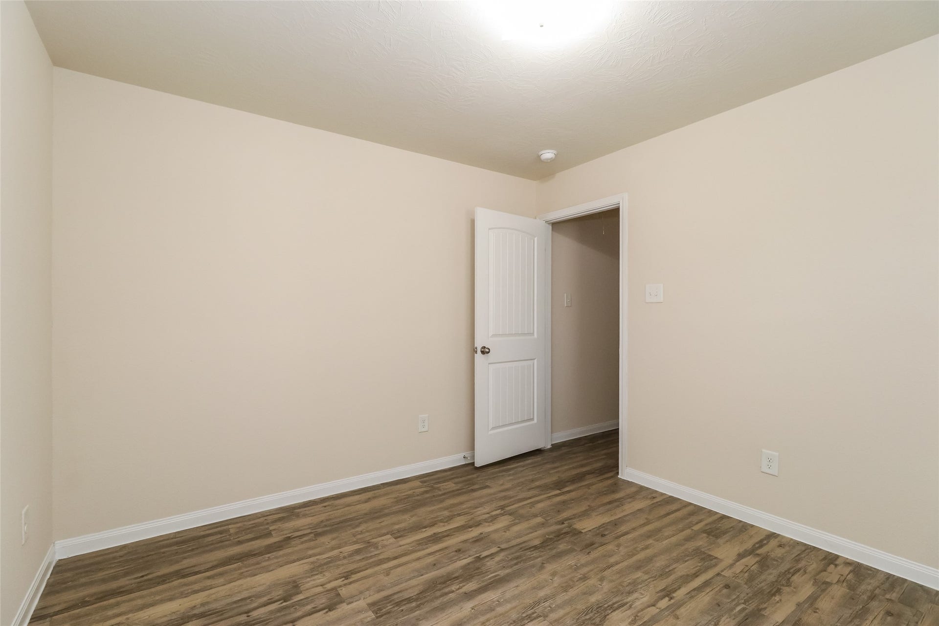 2427 High Island Way, Houston, TX 77073 Photos may be representative of the floor plan and not the exact home. Finishes, layout, and features of the actual property for lease may vary.