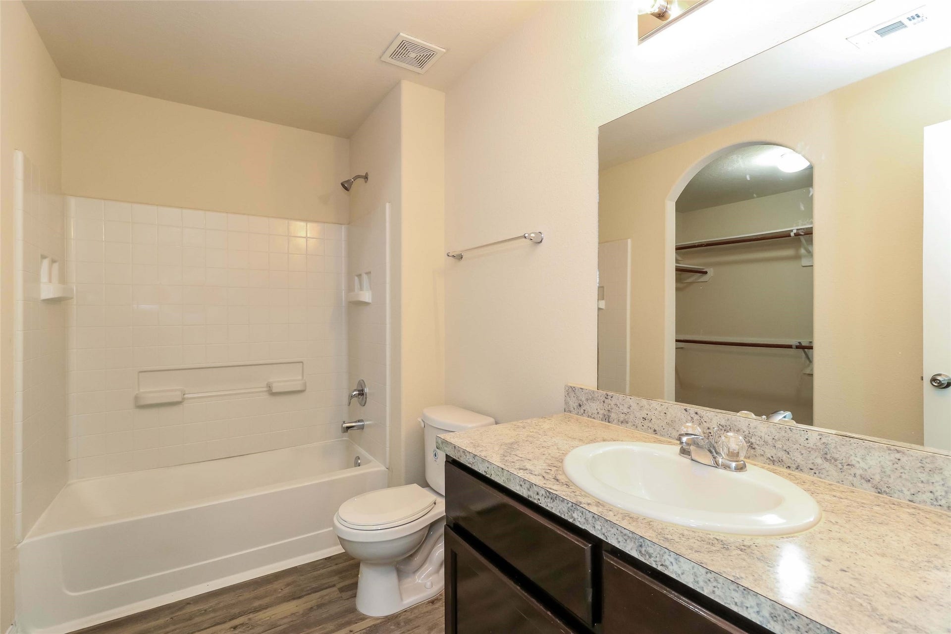 2427 High Island Way, Houston, TX 77073 Photos may be representative of the floor plan and not the exact home. Finishes, layout, and features of the actual property for lease may vary.