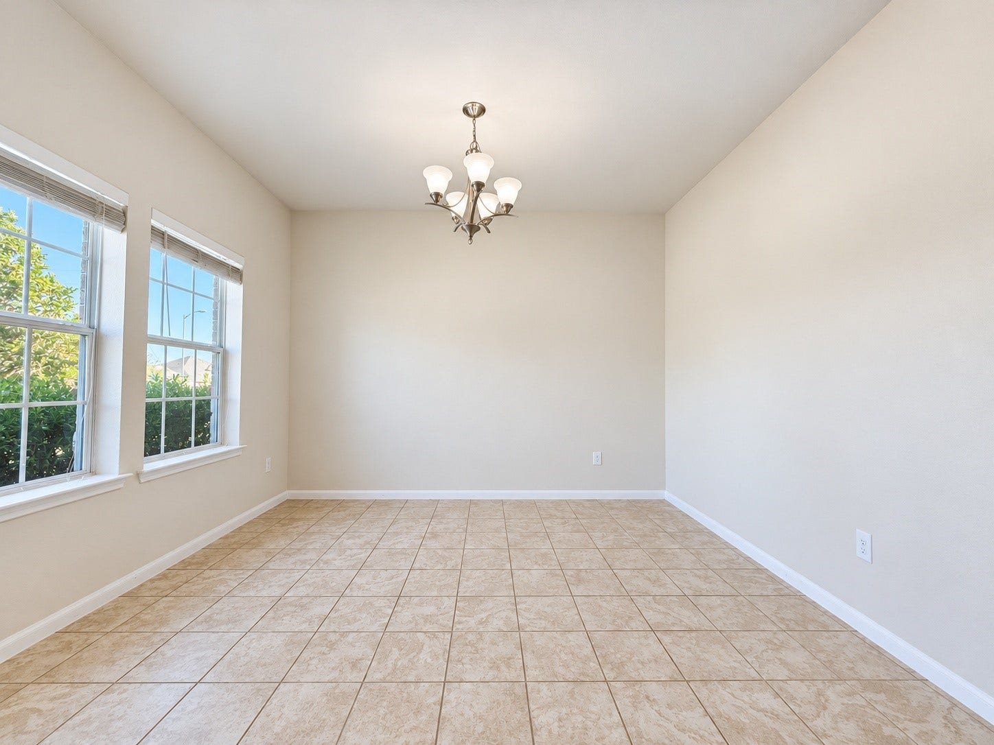 7510 Pavilion Drive, Houston, TX 77083 Dining area