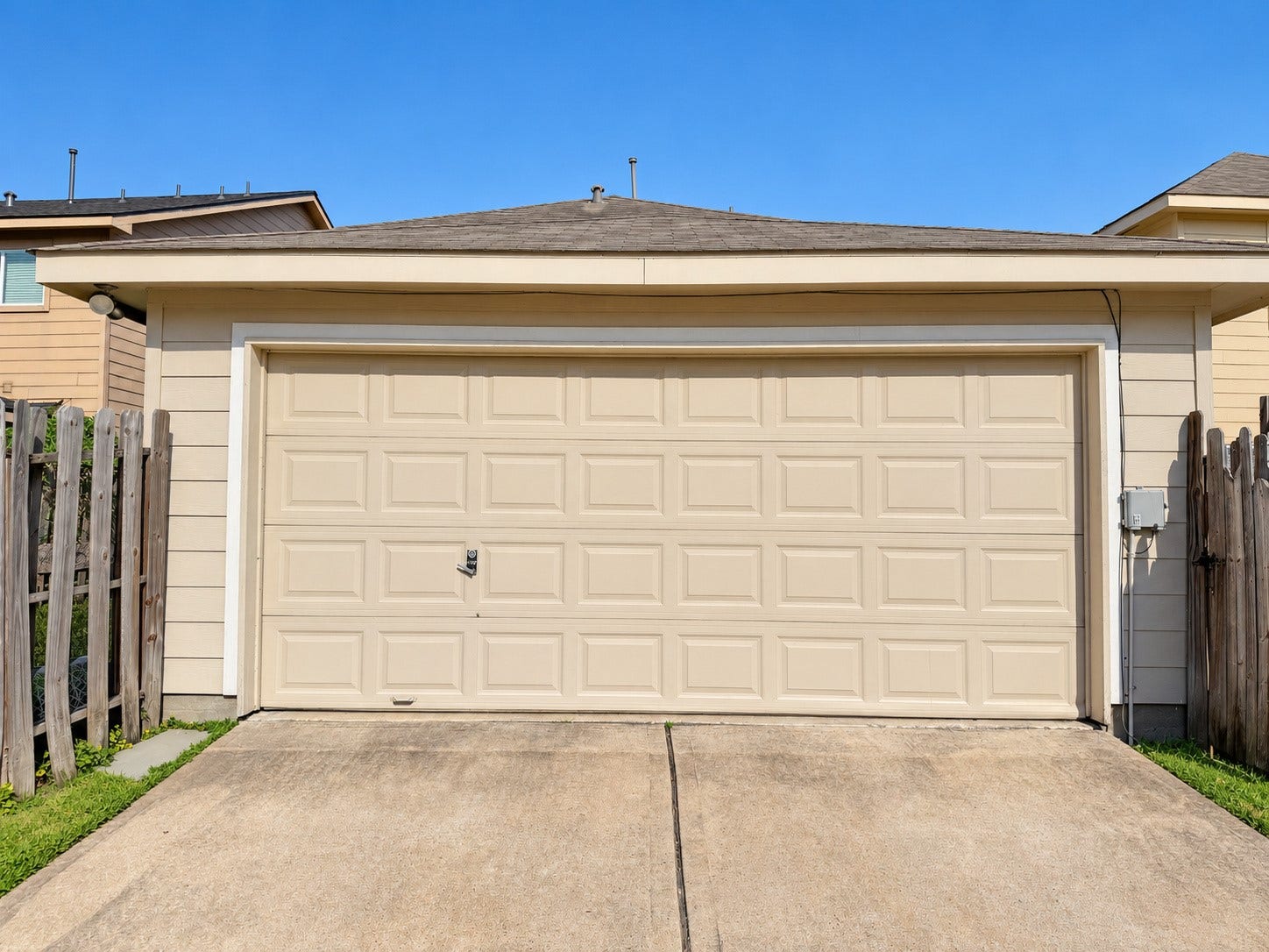 7510 Pavilion Drive, Houston, TX 77083 2 car garage