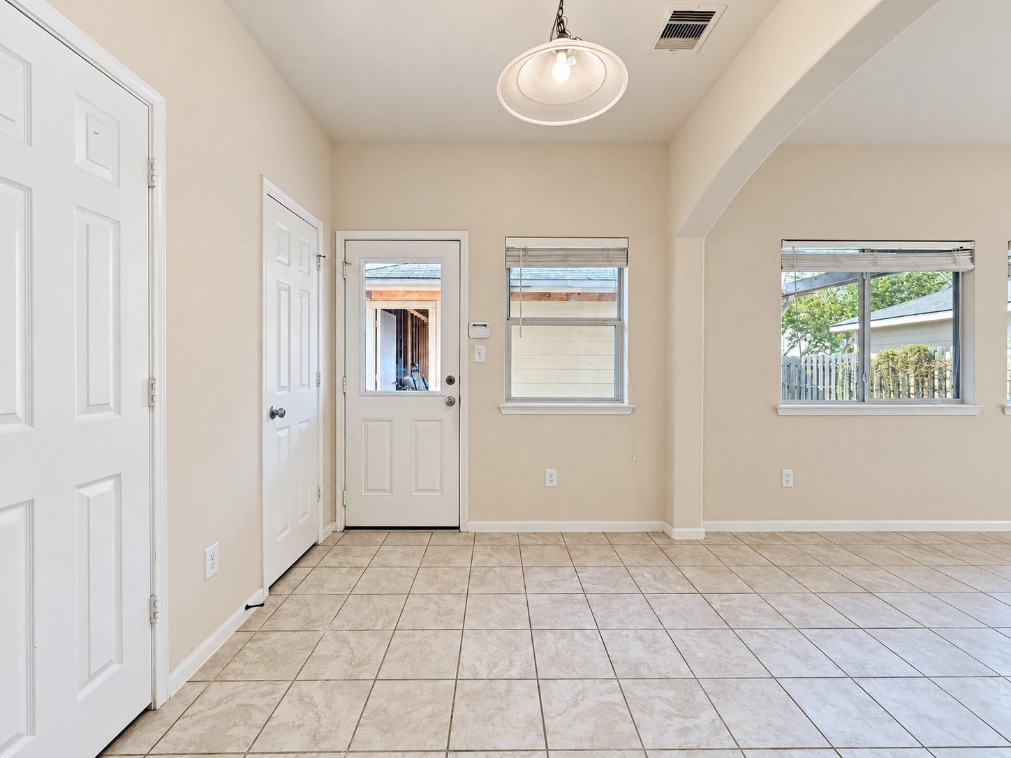 7510 Pavilion Drive, Houston, TX 77083 Breakfast area