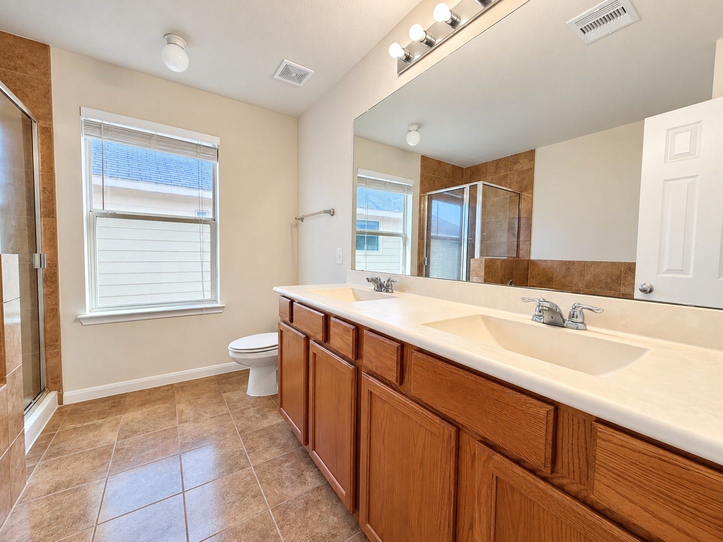 7510 Pavilion Drive, Houston, TX 77083 Master Bathroom