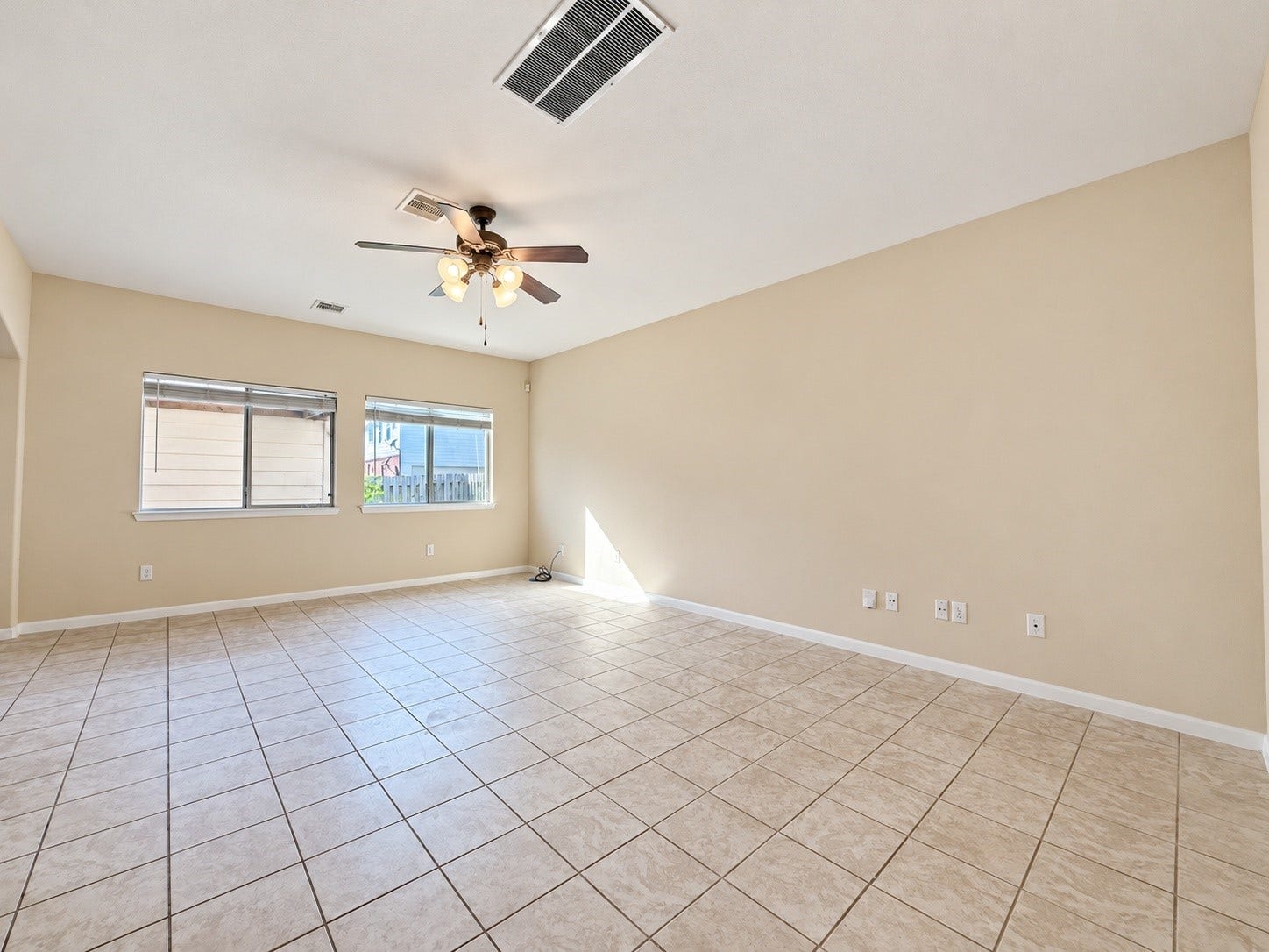 7510 Pavilion Drive, Houston, TX 77083 Livingroom