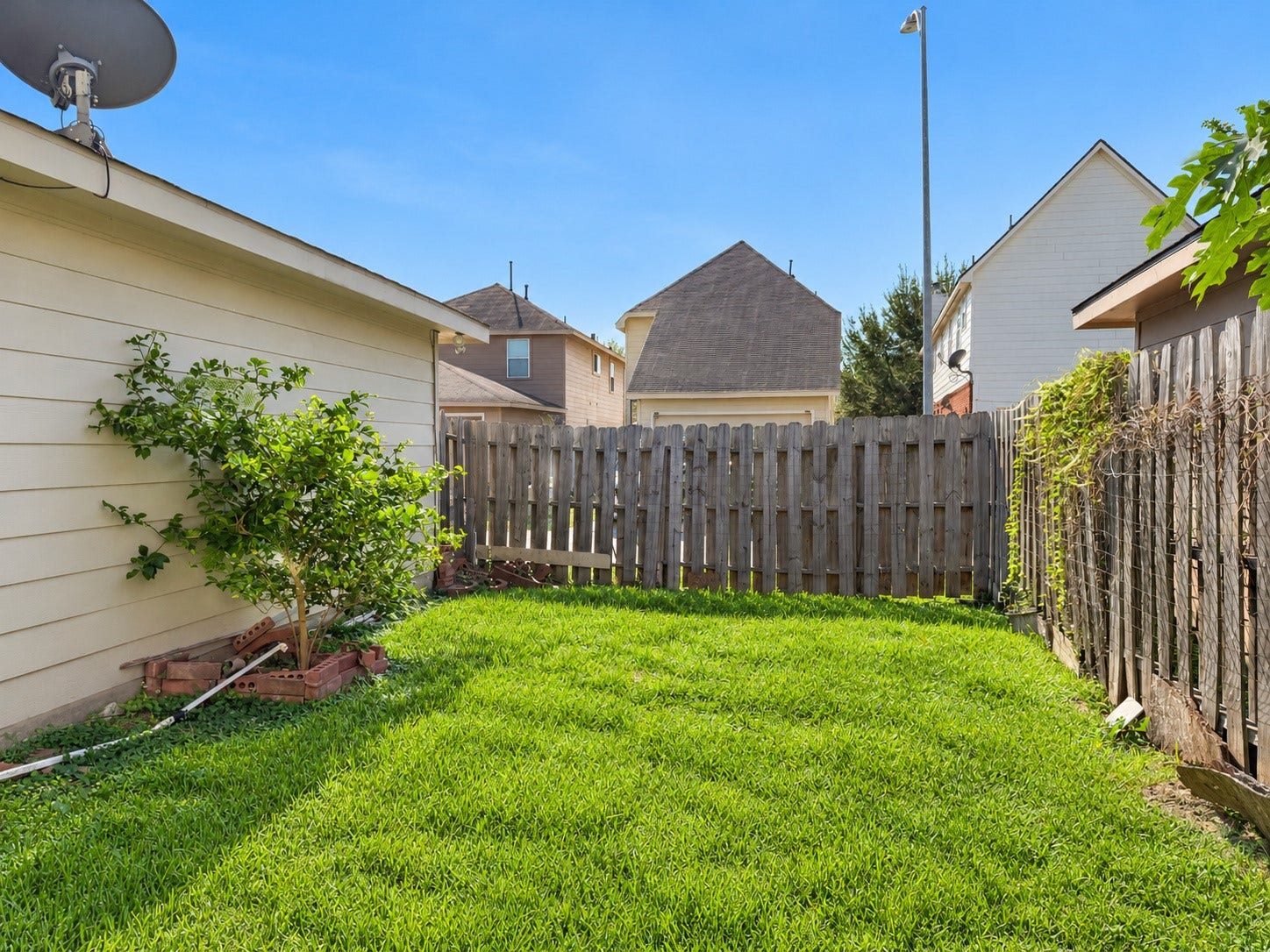 7510 Pavilion Drive, Houston, TX 77083 7510 Pavilion Drive, Houston, TX 77083