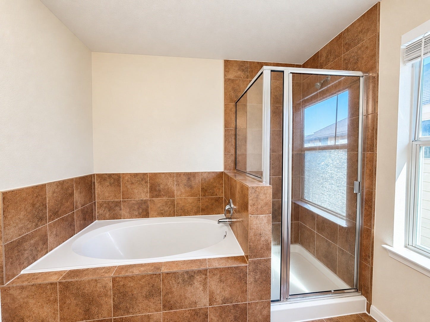 7510 Pavilion Drive, Houston, TX 77083 Master Bathroom