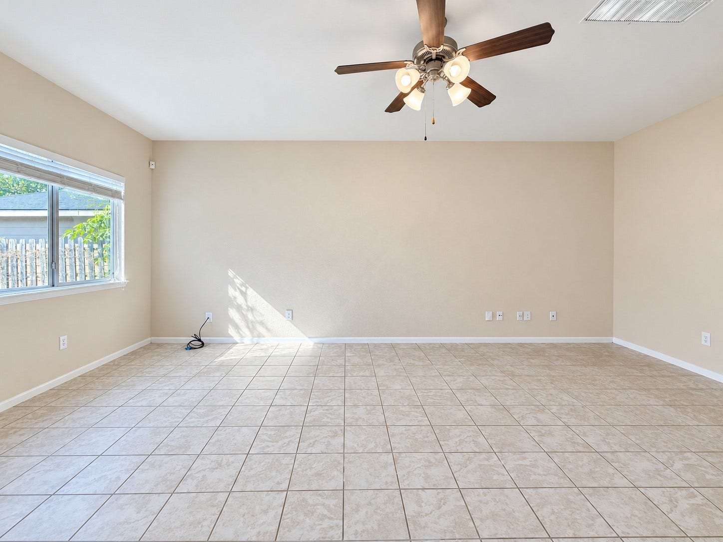 7510 Pavilion Drive, Houston, TX 77083 Livingroom