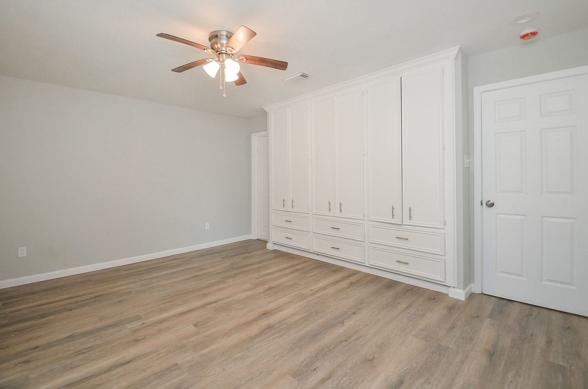 29502 Stapleford Street, Spring, TX 77386 Built-in wardrobe adds the perfect flare to this expansive room. Crisp cabinetry and storage space, and off-white walls, gorgeous and easy-to-maintain wood-like flooring.