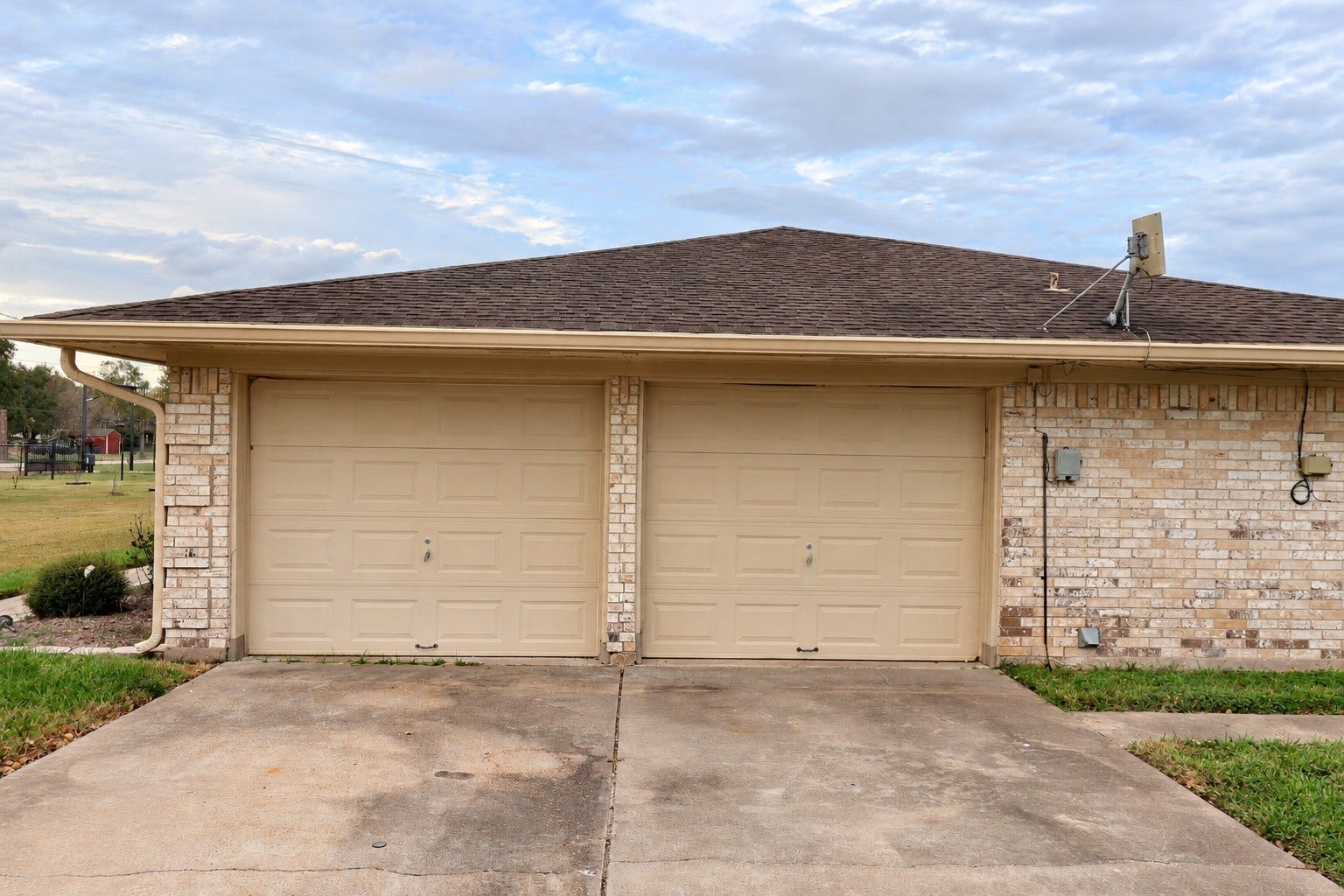 302 County Road 893, Angleton, TX 77515 302 County Road 893, Angleton, TX 77515