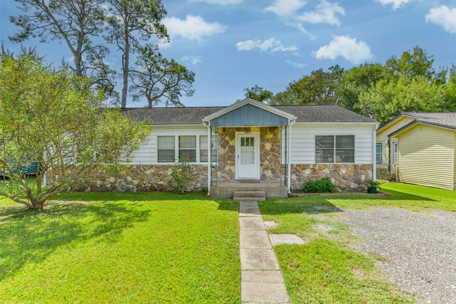 Property photo for 2807 Fannin Street, La Marque, TX