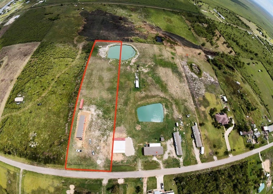 Property photo for 2922 N Fairway Drive, Angleton, TX