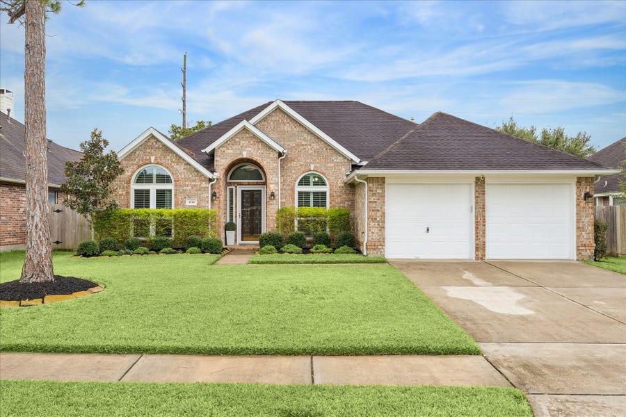 Property photo for 4114 Stonehurst Drive, Pearland, TX