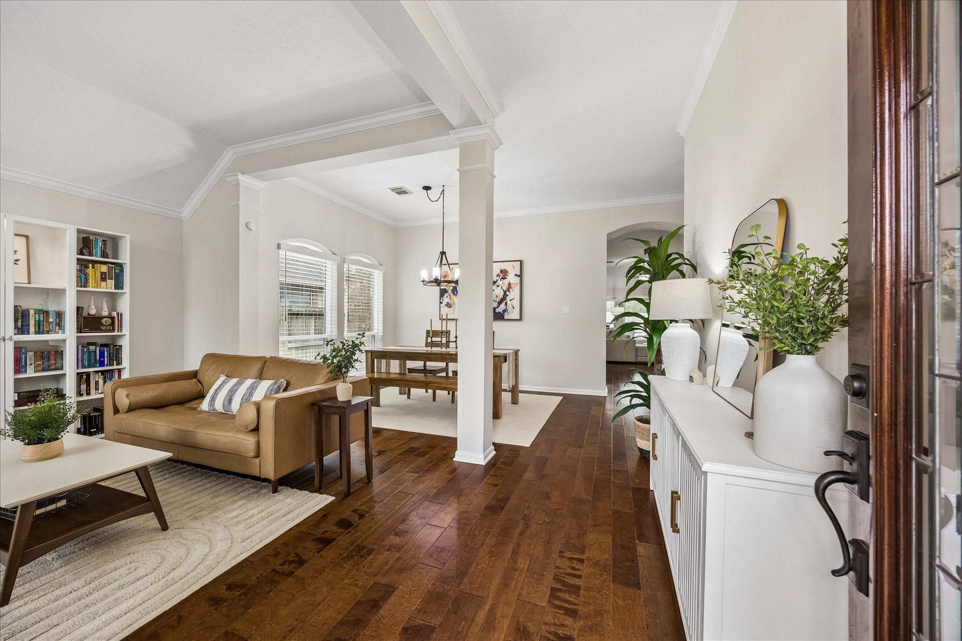 4114 Stonehurst Drive, Pearland, TX 77584 Step inside and feel right at home! Beautiful architectural details, rich wood flooring, and an inviting open design create a graceful transition into the homes thoughtfully updated living spaces.