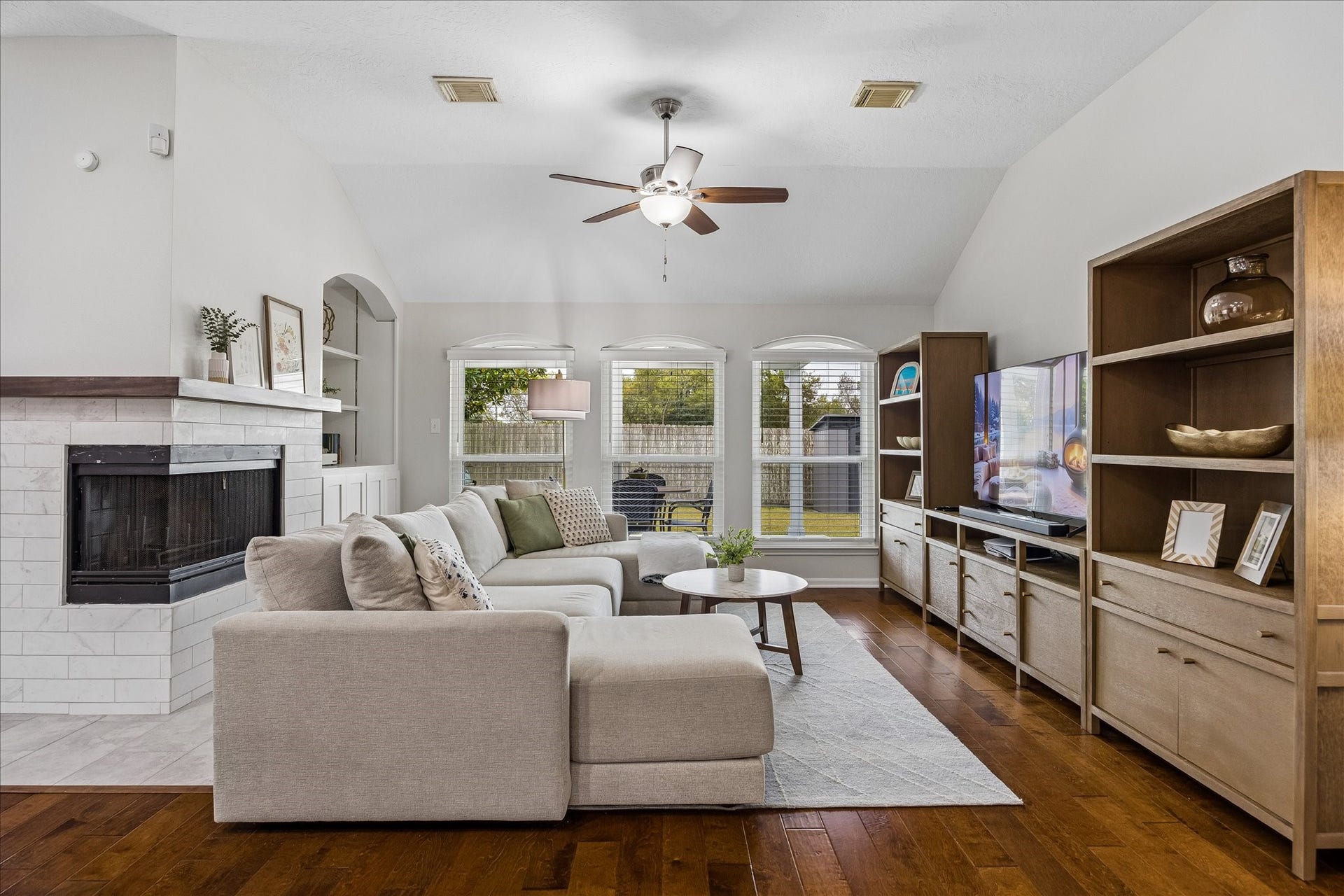 4114 Stonehurst Drive, Pearland, TX 77584 A space designed for making memories! This generously sized family room offers an inviting atmosphere, an easy-flowing layout, and plenty of flexibility for arranging furniture to suit your lifestyle. Comfortable, spacious, and perfect for everyday living or entertaining!