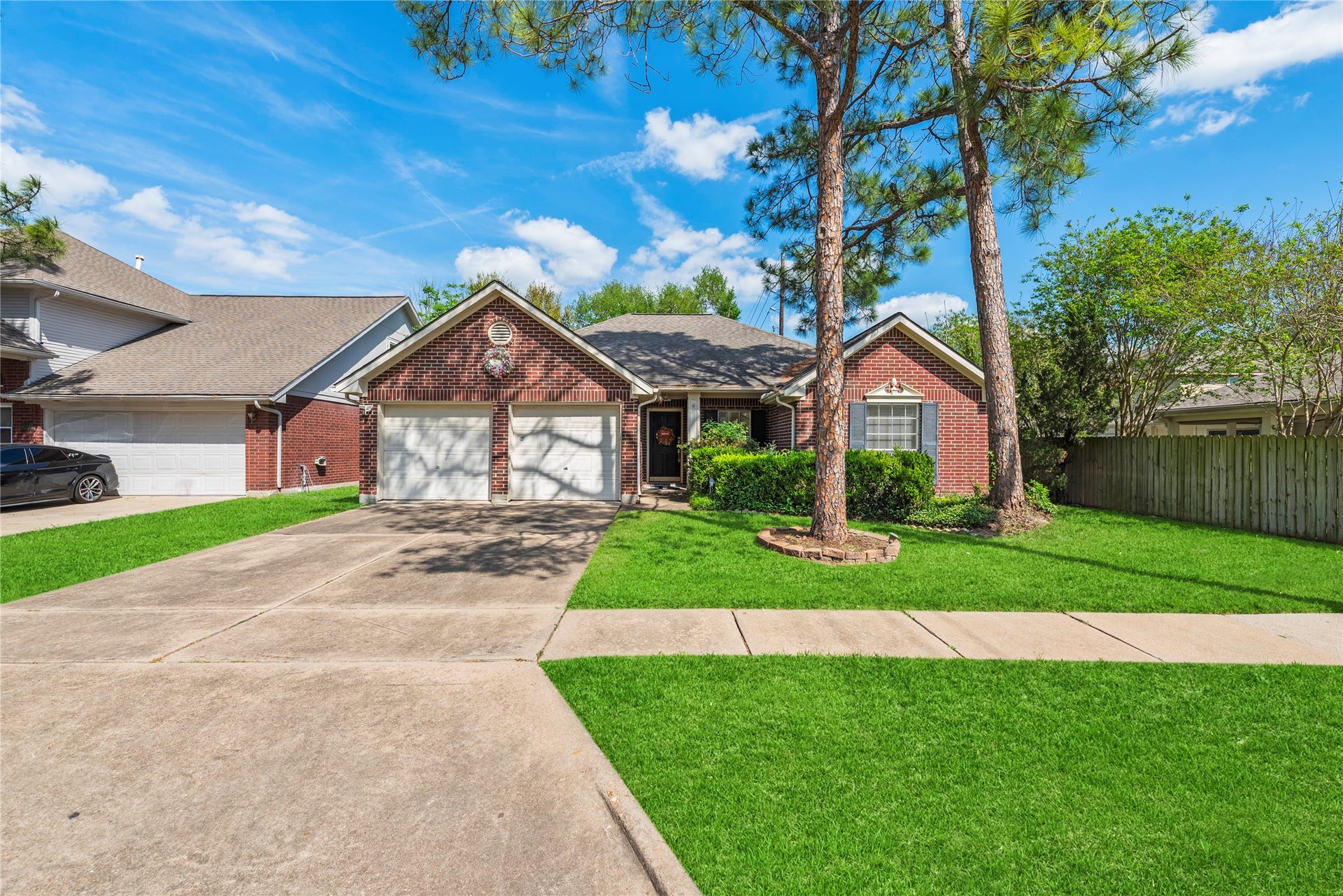 Thoughtfully updated 2000 sq/ft home in the heart of Sugar Land!