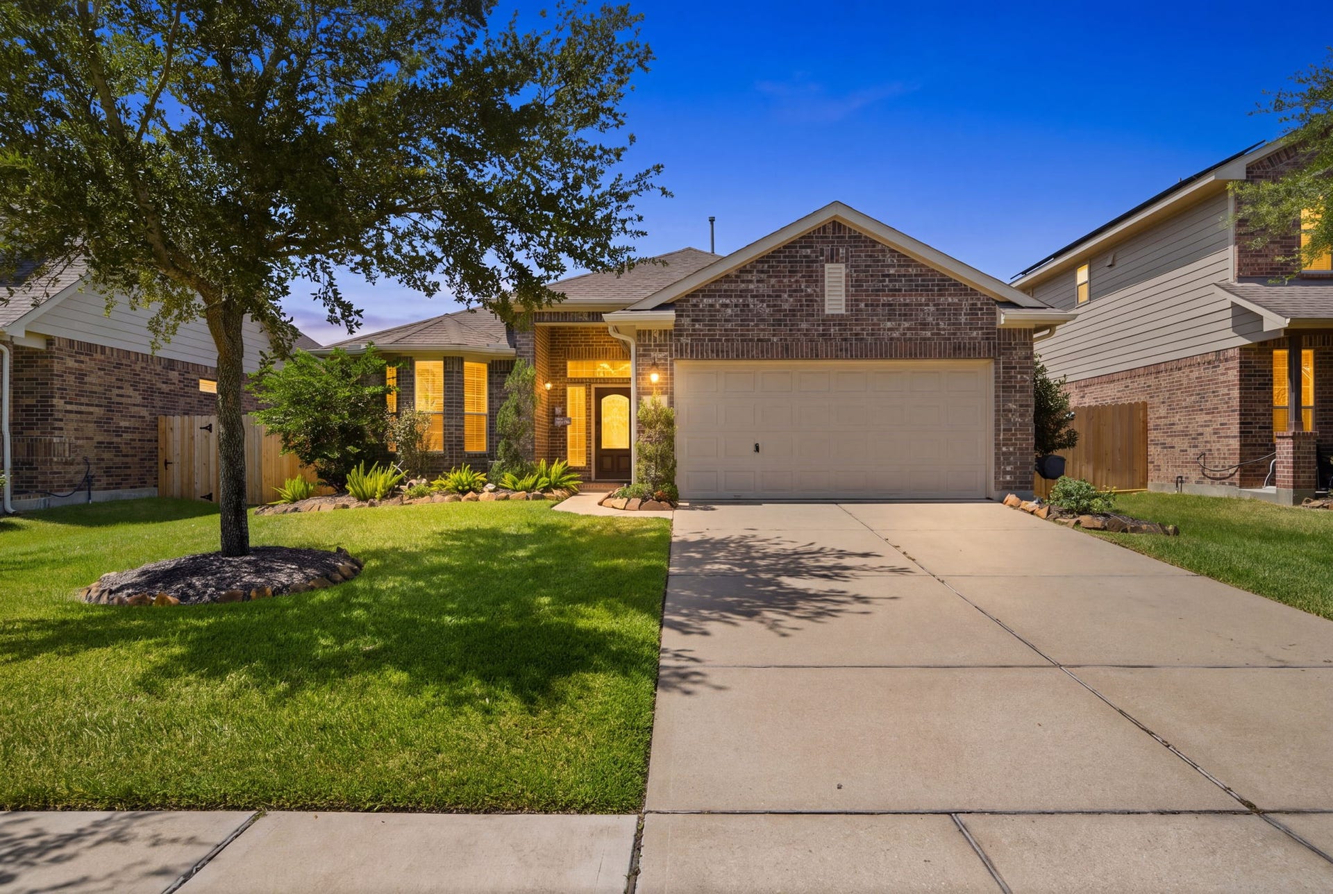 2421 Santiago Lane, League City, TX 77573 2421 Santiago Lane, League City, TX 77573