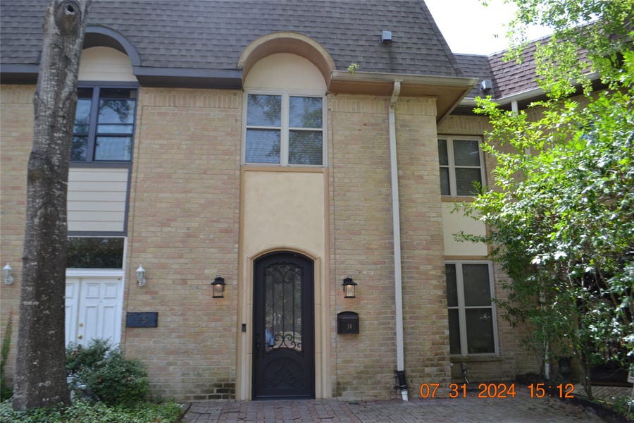 Property photo for 24 Bayou Pointe Drive, Houston, TX