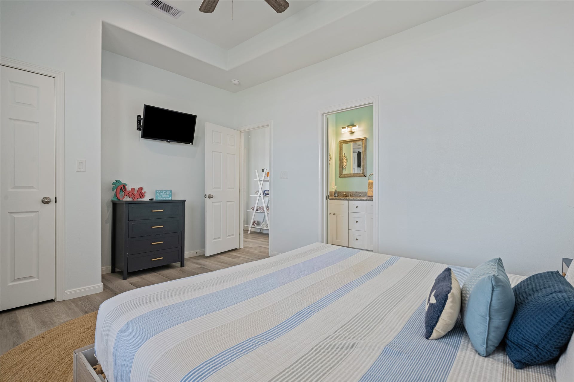 992 Hilton Head, Gilchrist, TX 77617 992 Hilton Head, Gilchrist, TX 77617