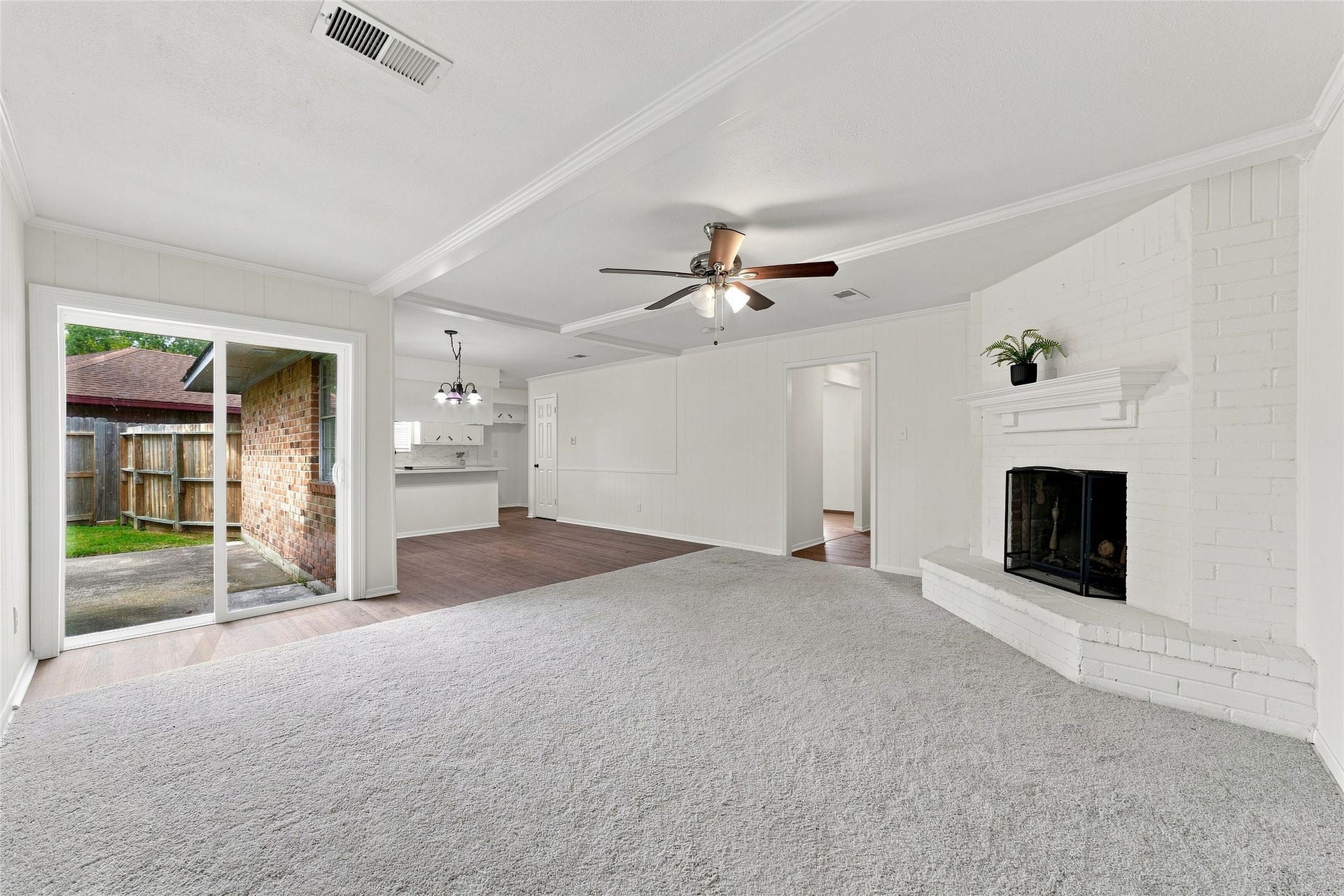 21735 Greenham Drive, Houston, TX 77388 21735 Greenham Drive, Houston, TX 77388