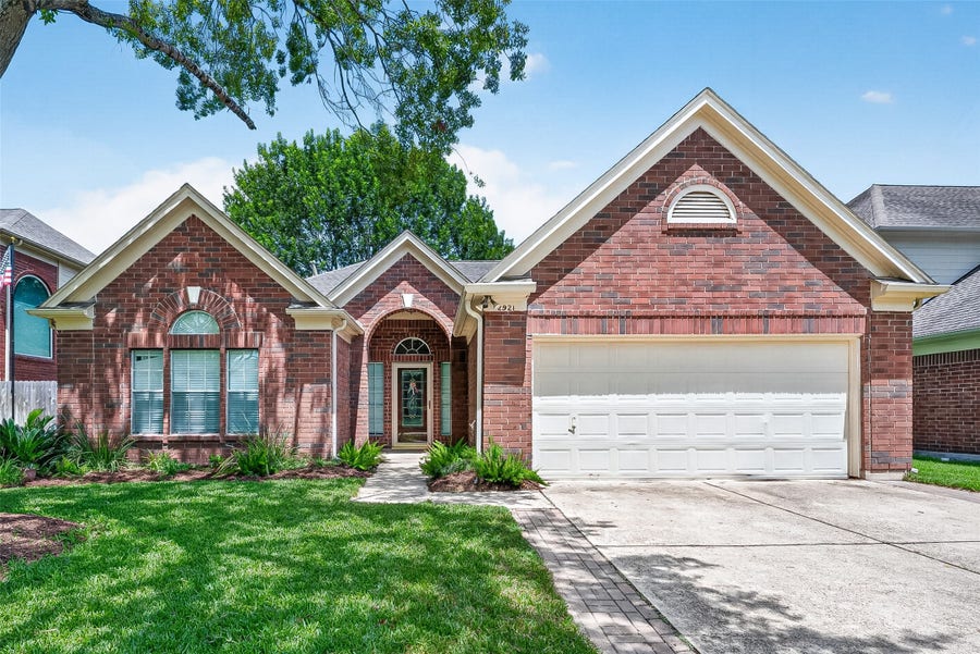 Property photo for 2921 Linda Drive, Pearland, TX