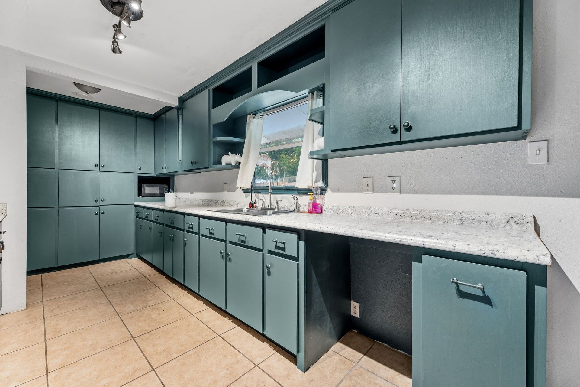 1034 Royal Oak Drive, Dickinson, TX 77539 1034 Royal Oak Drive, Dickinson, TX 77539