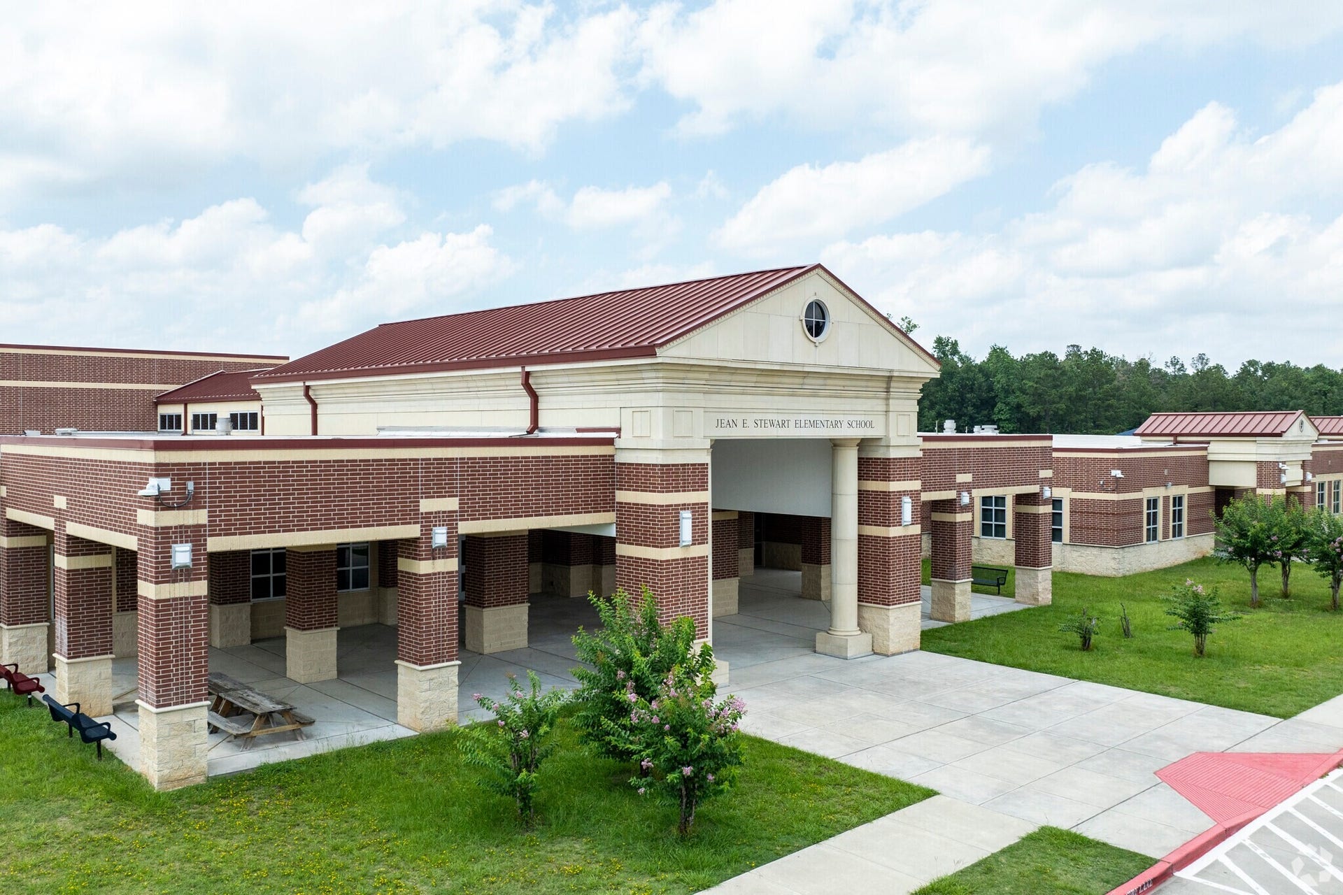 Stewart Elementary located in the neighborhood.