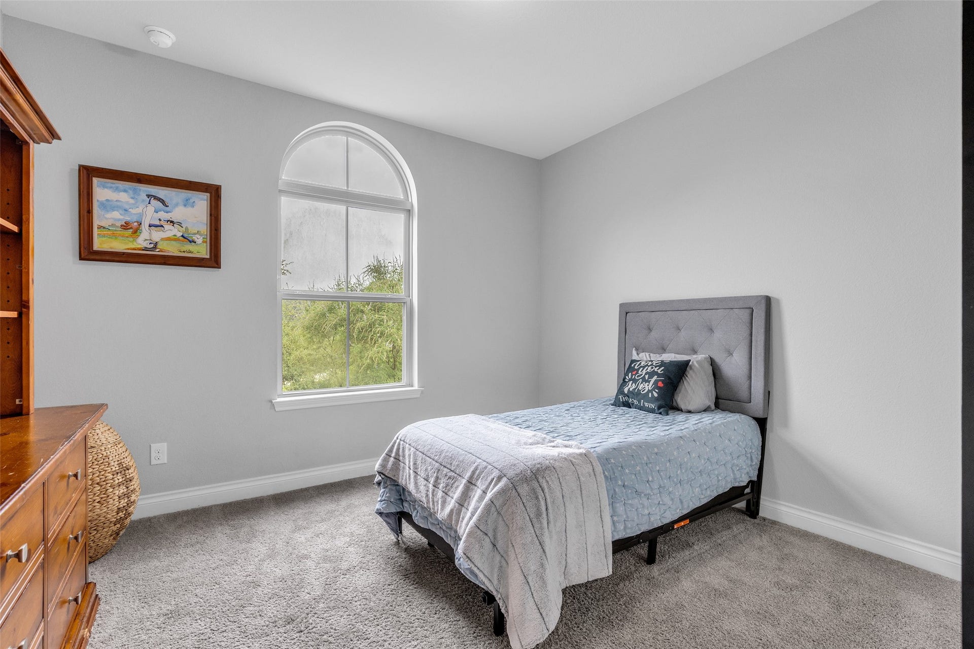 Upstairs secondary bedroom