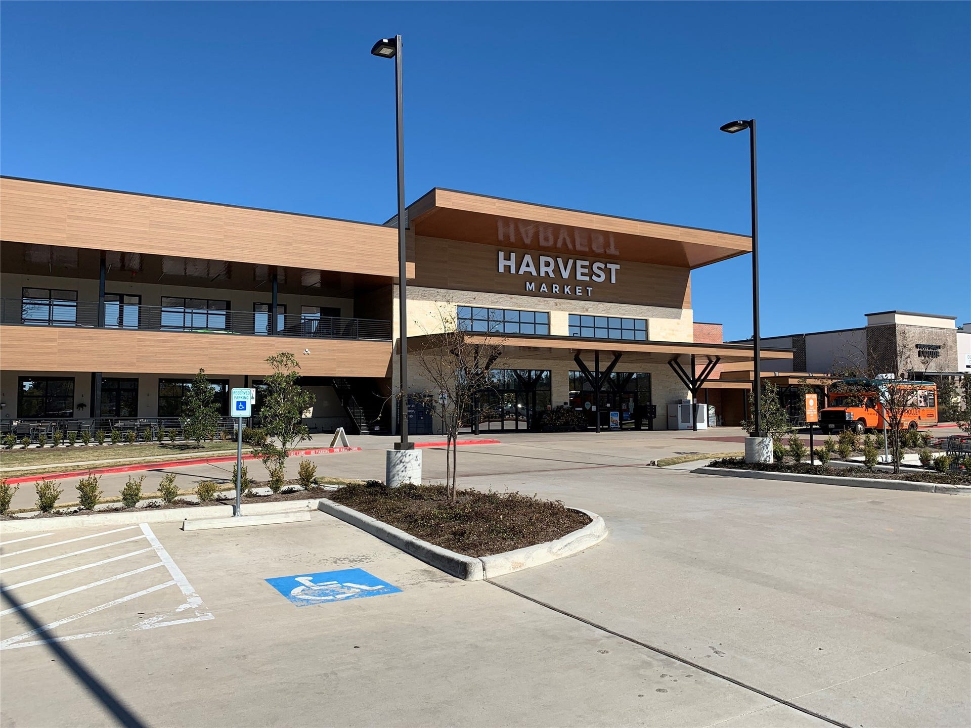 Harvest Market Grocery located in the neighborhood.