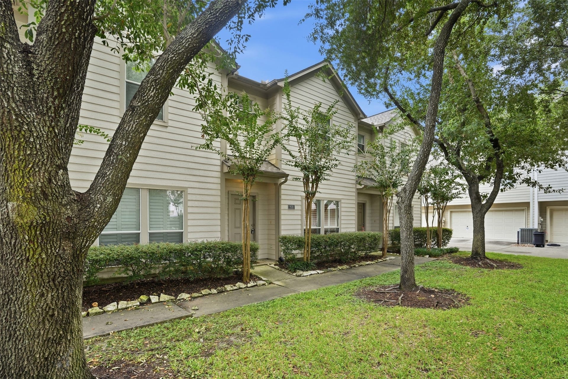 806 W Heights Hollow Lane, Houston, TX 77007 806 W Heights Hollow Lane, Houston, TX 77007