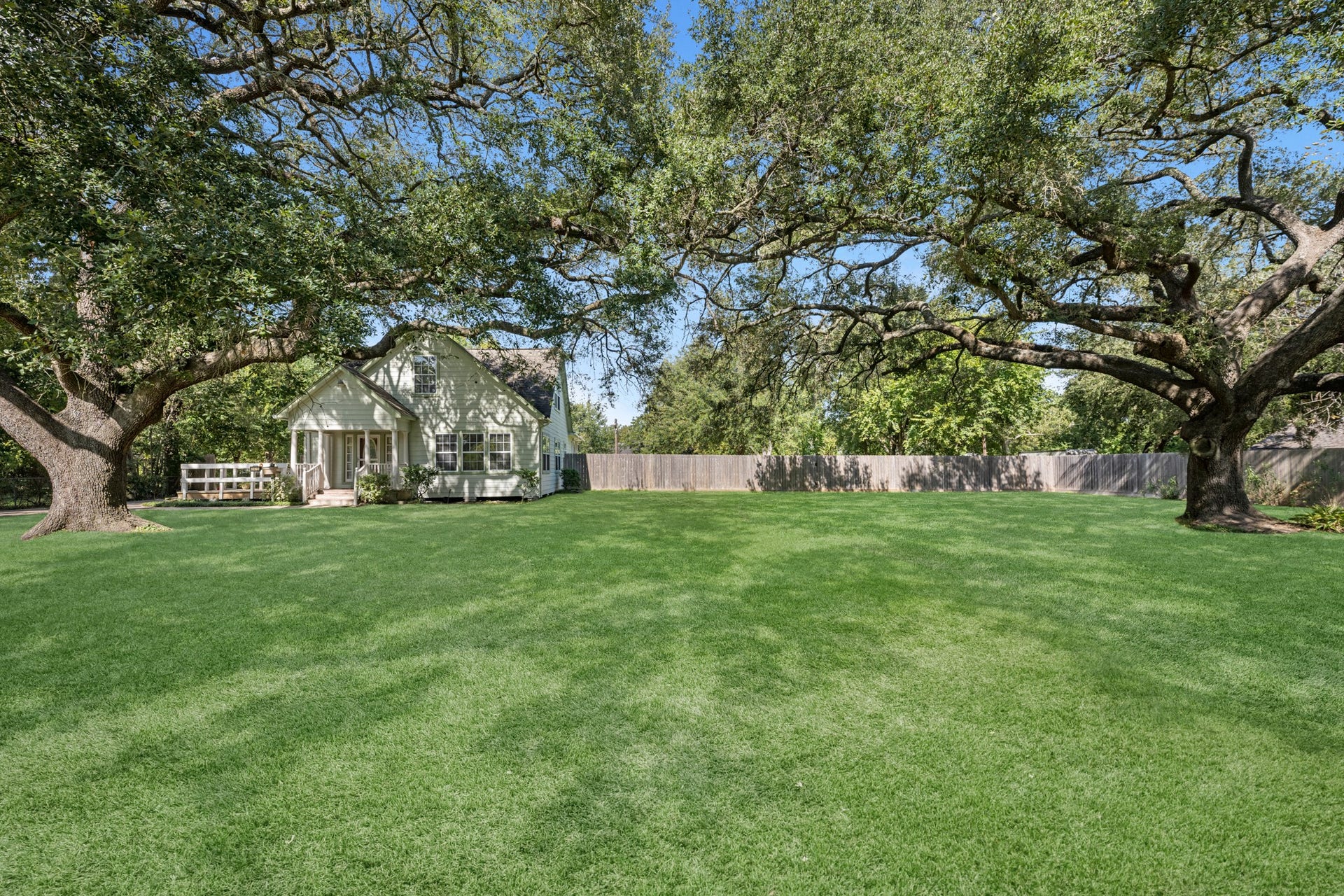 7475 Ashburn Street, Houston, TX 77061 7475 Ashburn Street, Houston, TX 77061