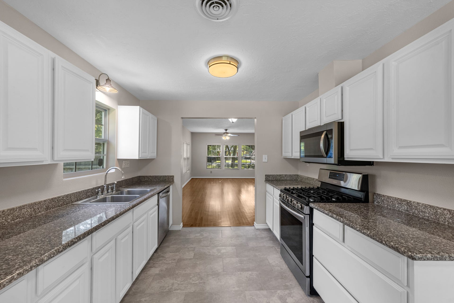 7475 Ashburn Street, Houston, TX 77061 7475 Ashburn Street, Houston, TX 77061