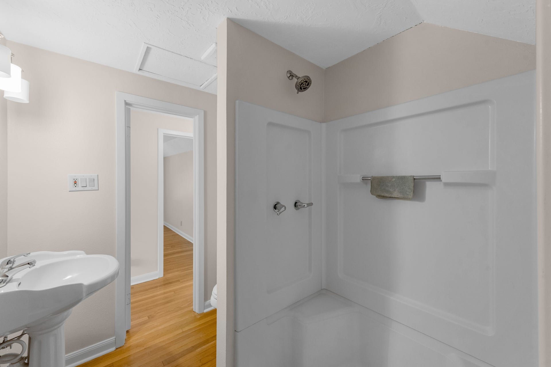 7475 Ashburn Street, Houston, TX 77061 7475 Ashburn Street, Houston, TX 77061