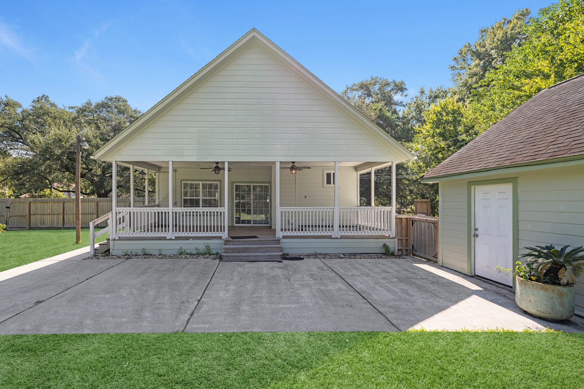 7475 Ashburn Street, Houston, TX 77061 7475 Ashburn Street, Houston, TX 77061