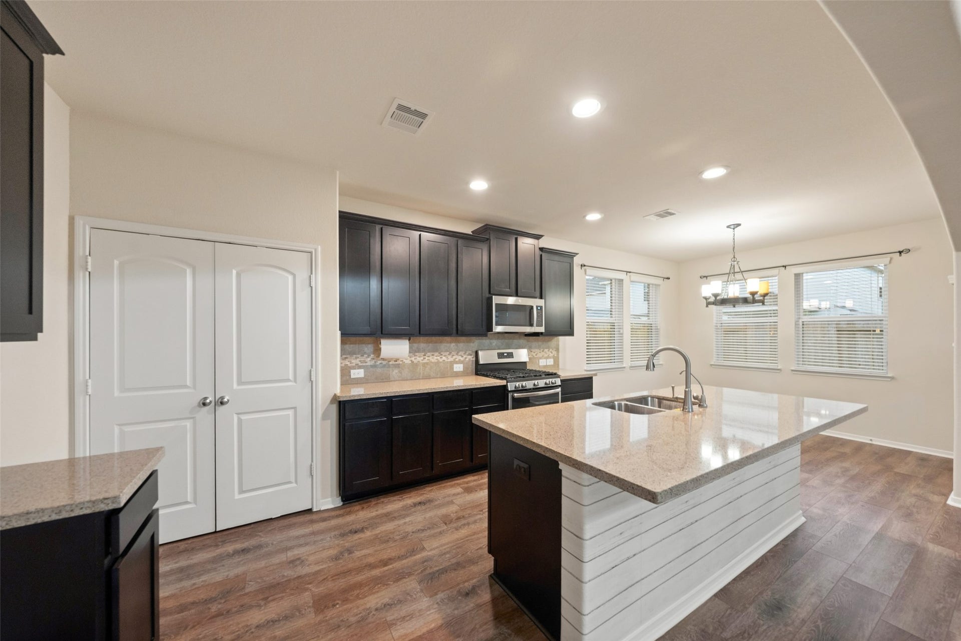 5182 Echo Falls Drive, Alvin, TX 77511 5182 Echo Falls Drive, Alvin, TX 77511