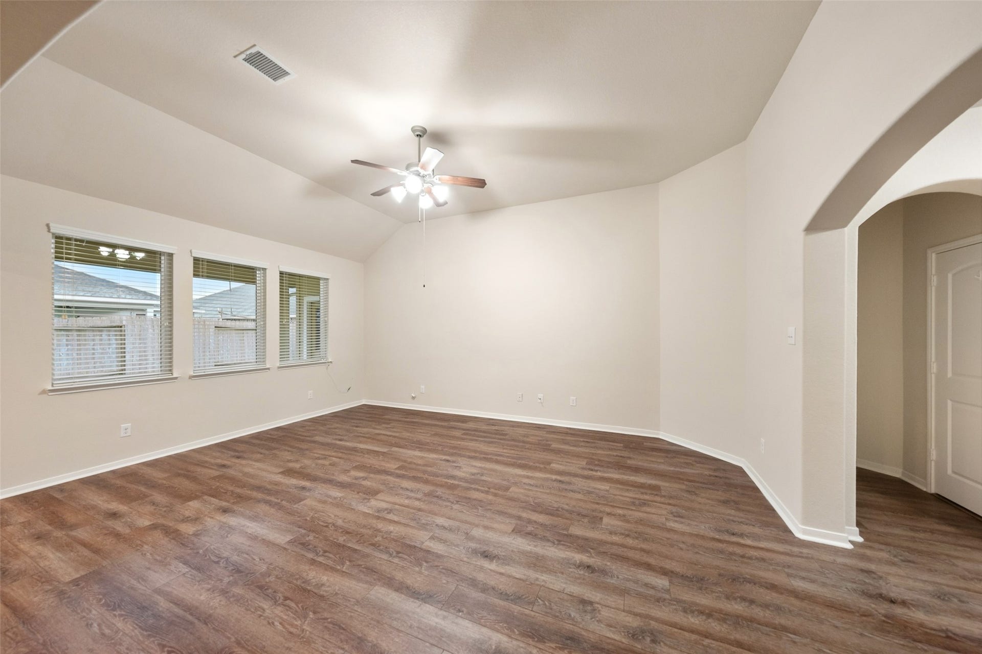 5182 Echo Falls Drive, Alvin, TX 77511 5182 Echo Falls Drive, Alvin, TX 77511