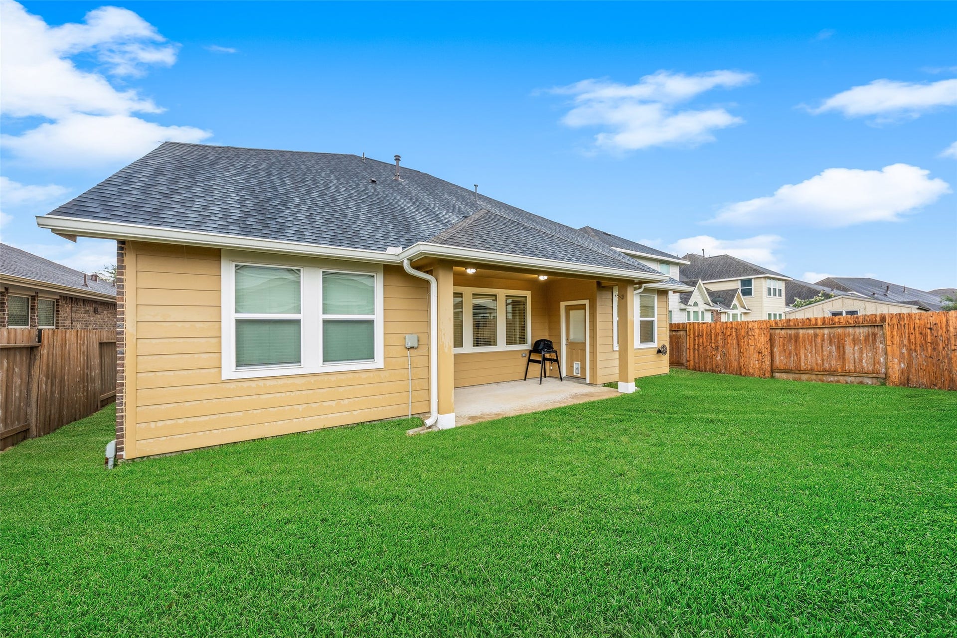 5182 Echo Falls Drive, Alvin, TX 77511 Another view of backpatio and yard showcases how spacious the yard is.