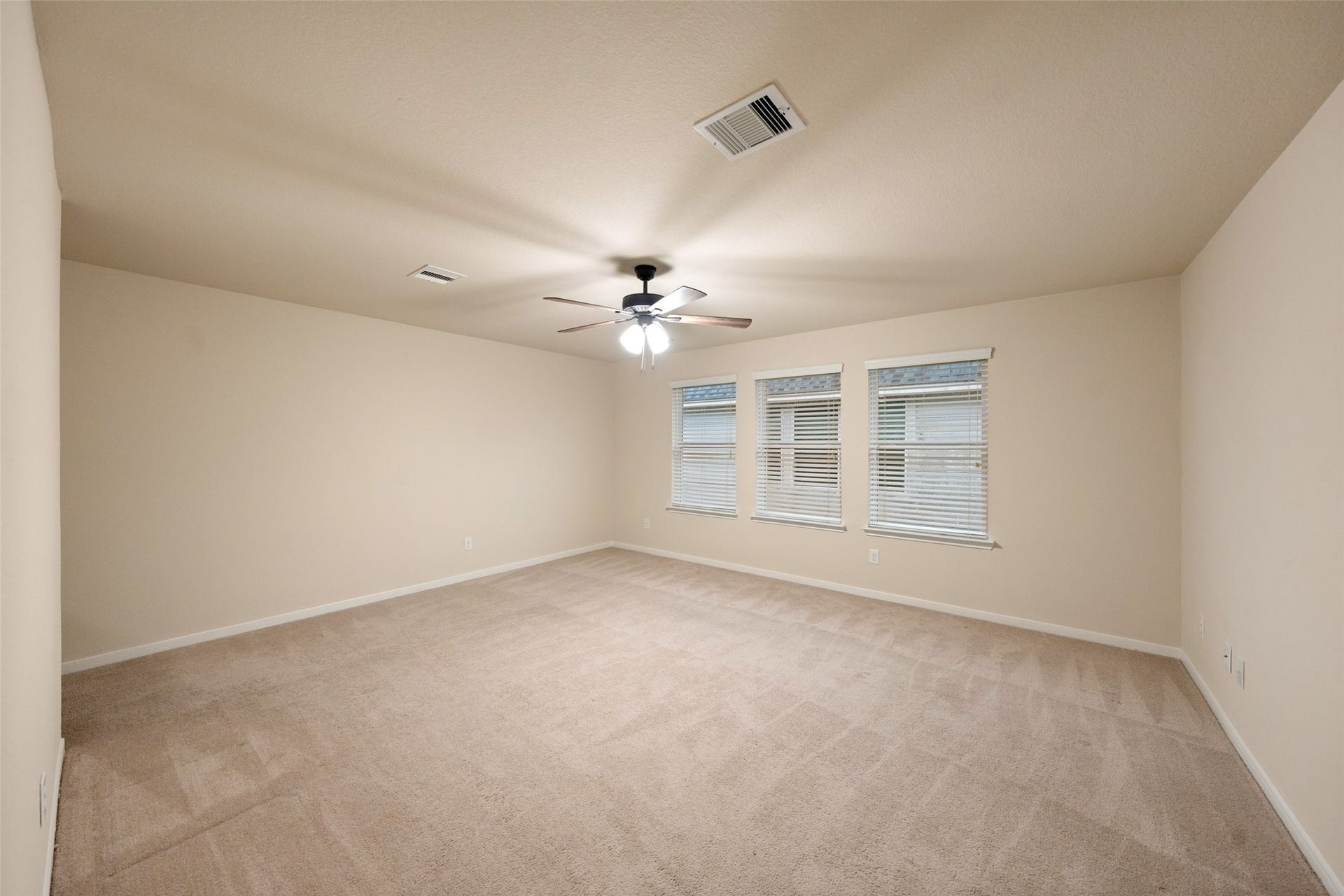 5182 Echo Falls Drive, Alvin, TX 77511 To the left of the stairs, sits an inviting game room with plenty of natural light.