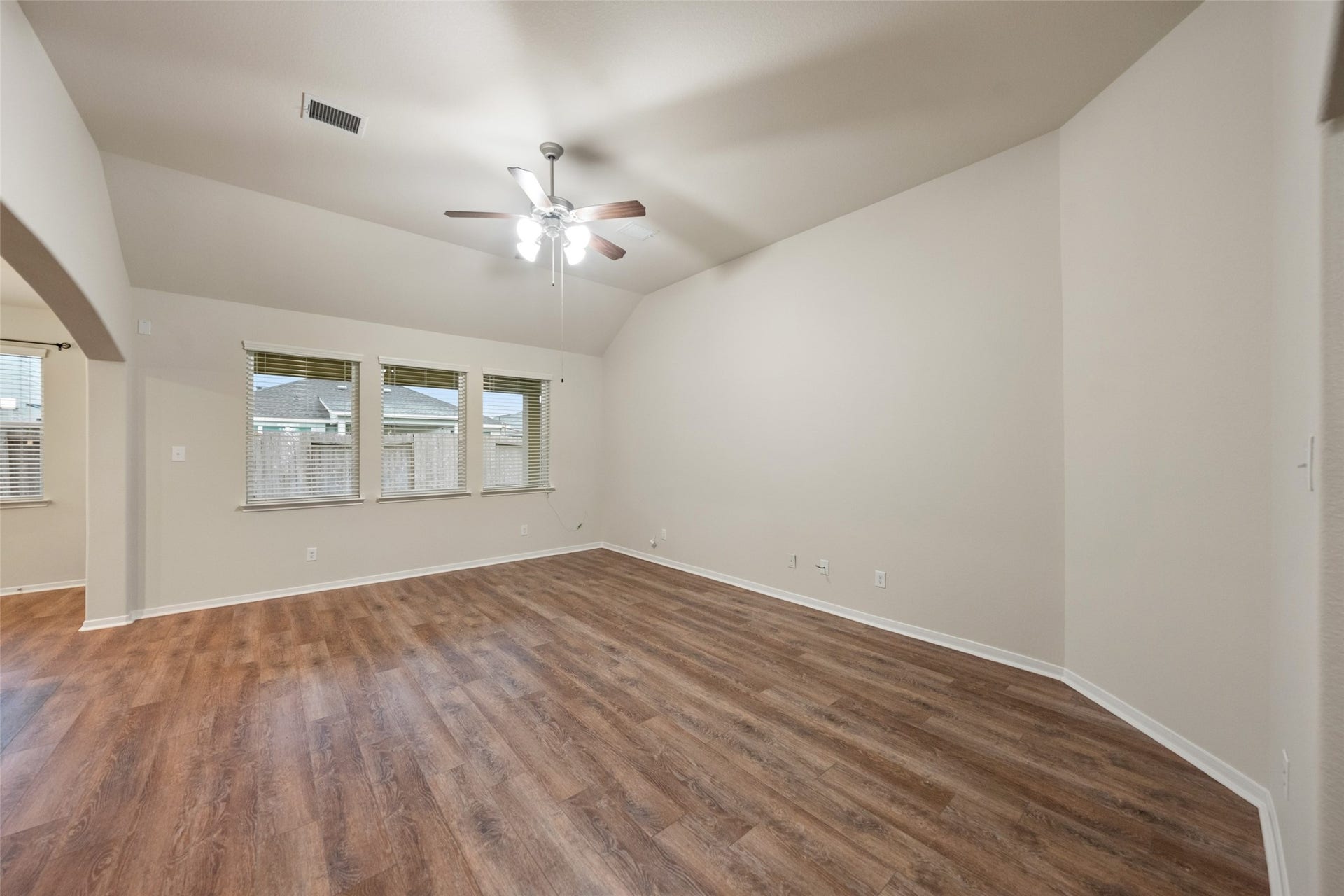 5182 Echo Falls Drive, Alvin, TX 77511 5182 Echo Falls Drive, Alvin, TX 77511