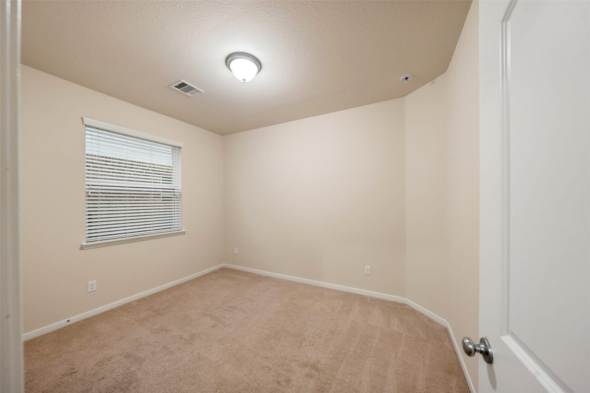 5182 Echo Falls Drive, Alvin, TX 77511 another secondary bedroom on the first floor.