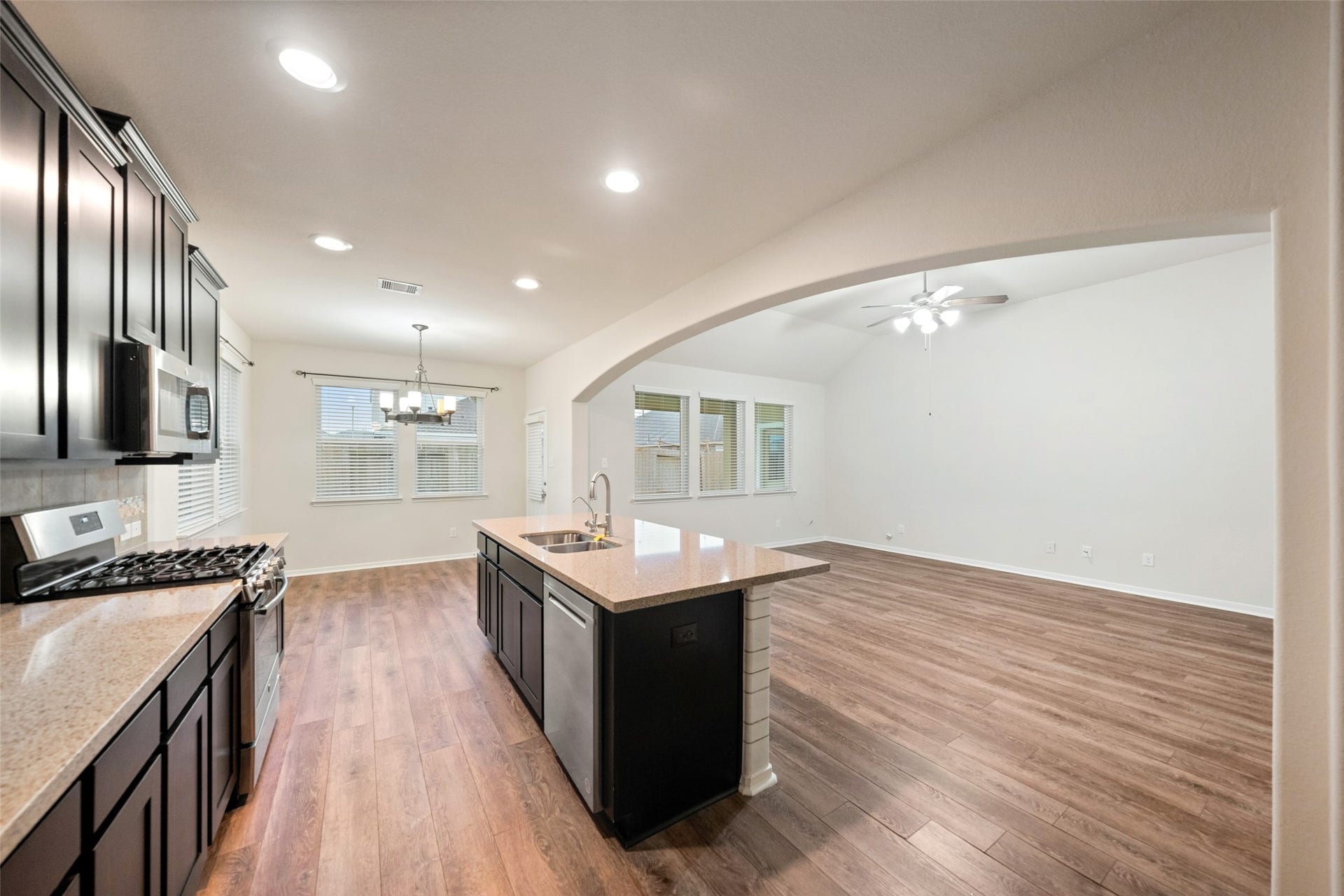 5182 Echo Falls Drive, Alvin, TX 77511 5182 Echo Falls Drive, Alvin, TX 77511