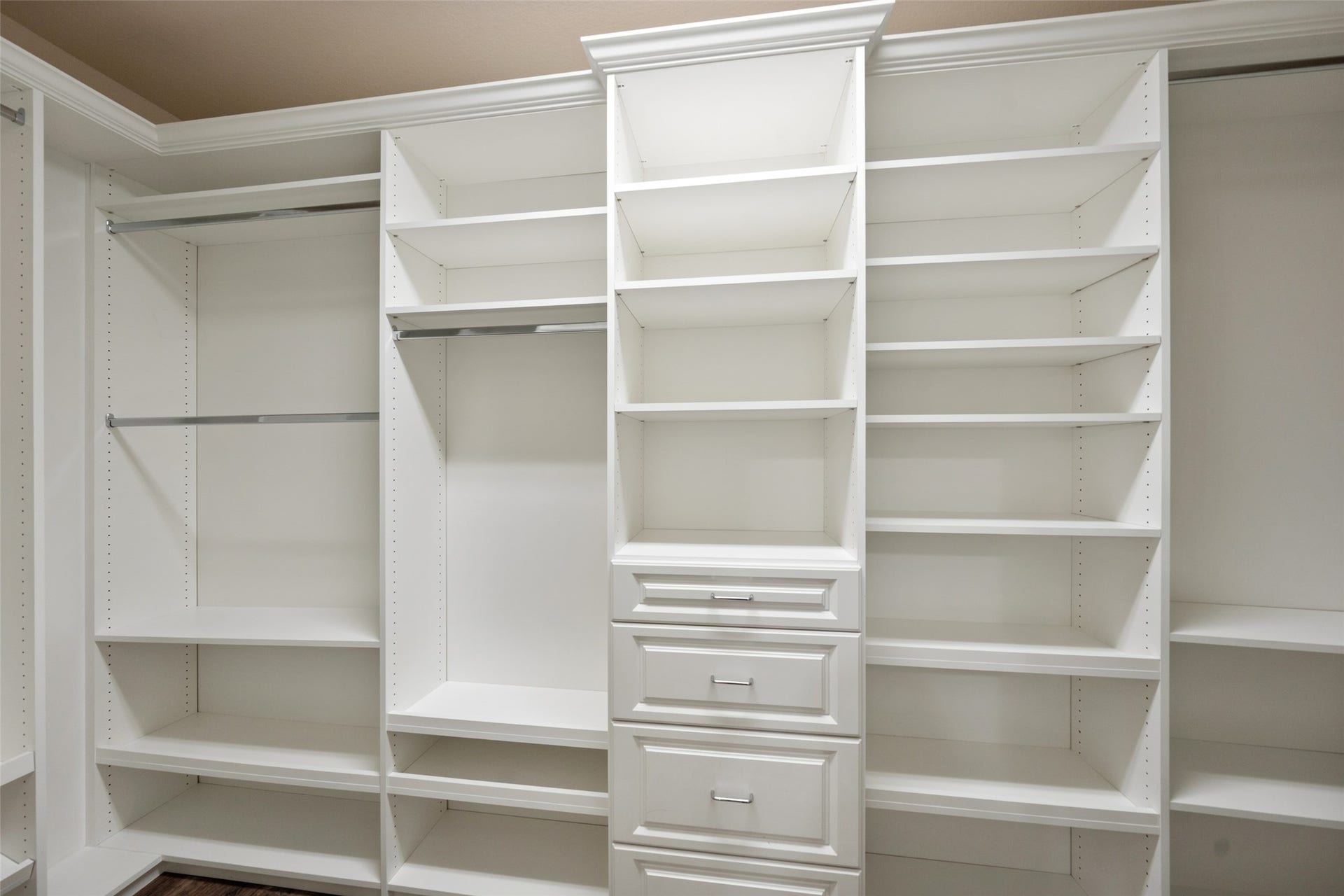5182 Echo Falls Drive, Alvin, TX 77511 All Closets throughout have been custom designed!