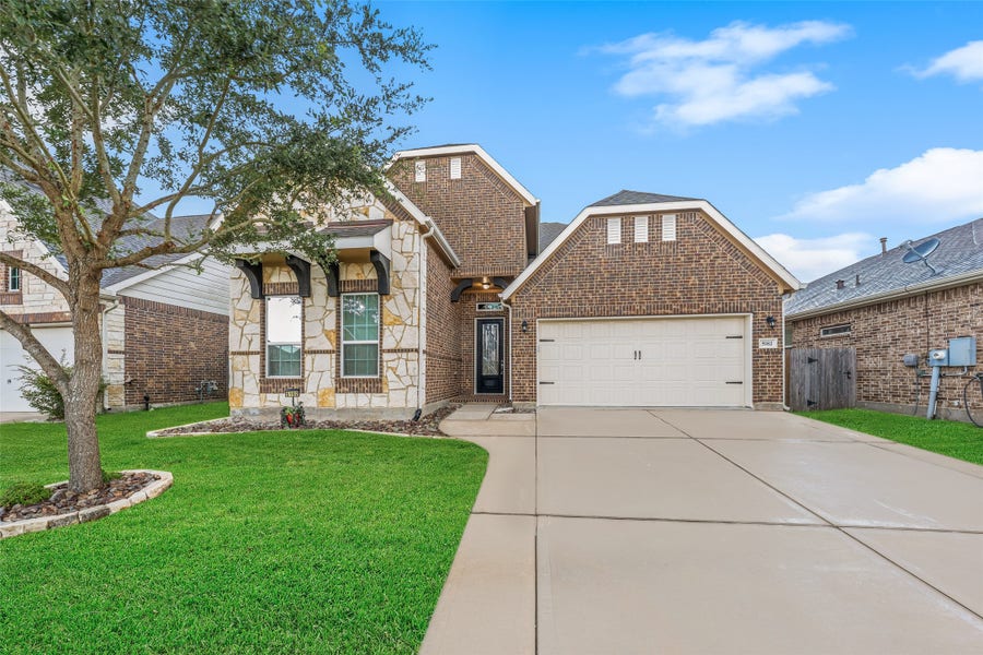 Property photo for 5182 Echo Falls Drive, Alvin, TX
