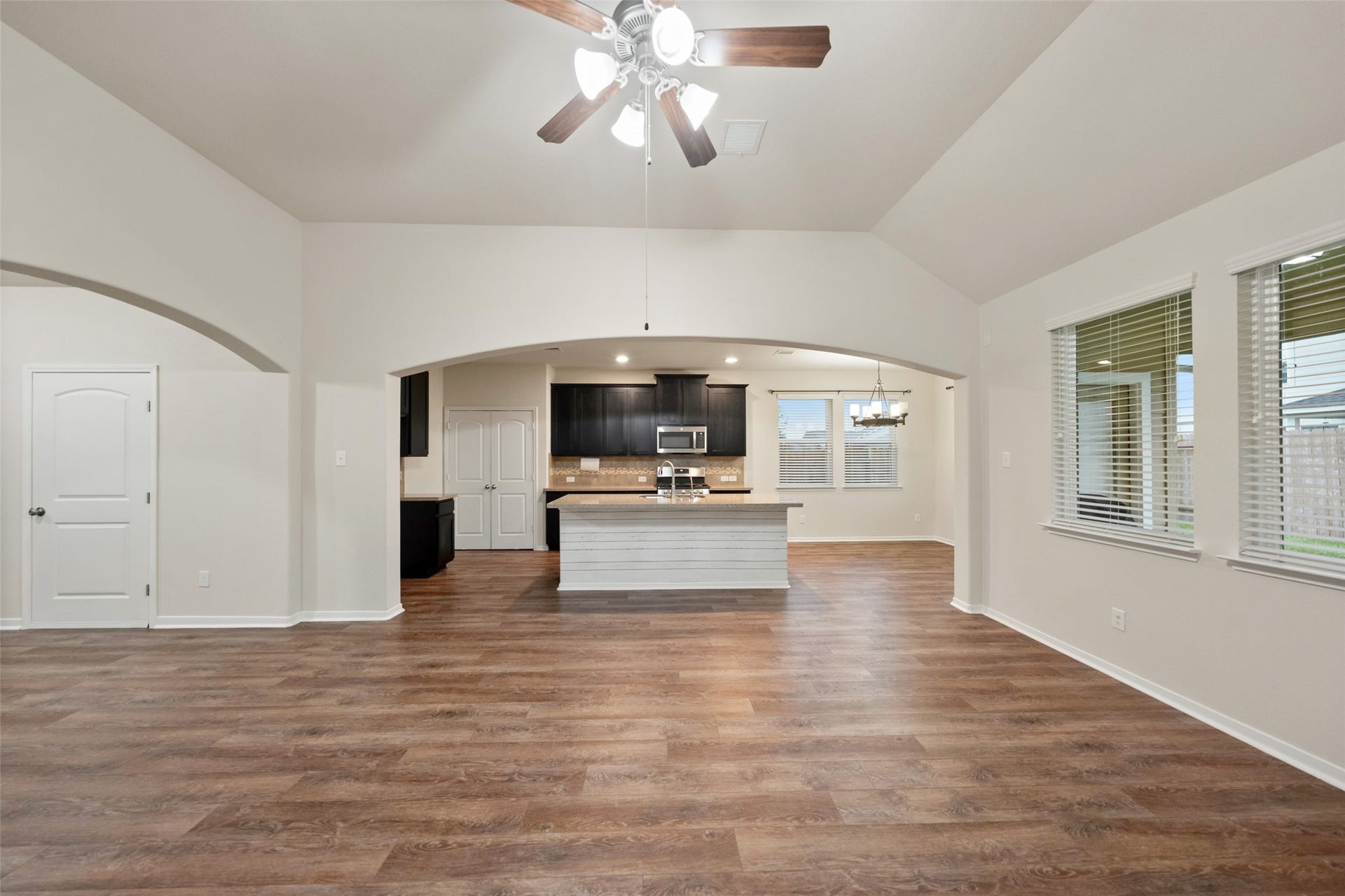 5182 Echo Falls Drive, Alvin, TX 77511 5182 Echo Falls Drive, Alvin, TX 77511