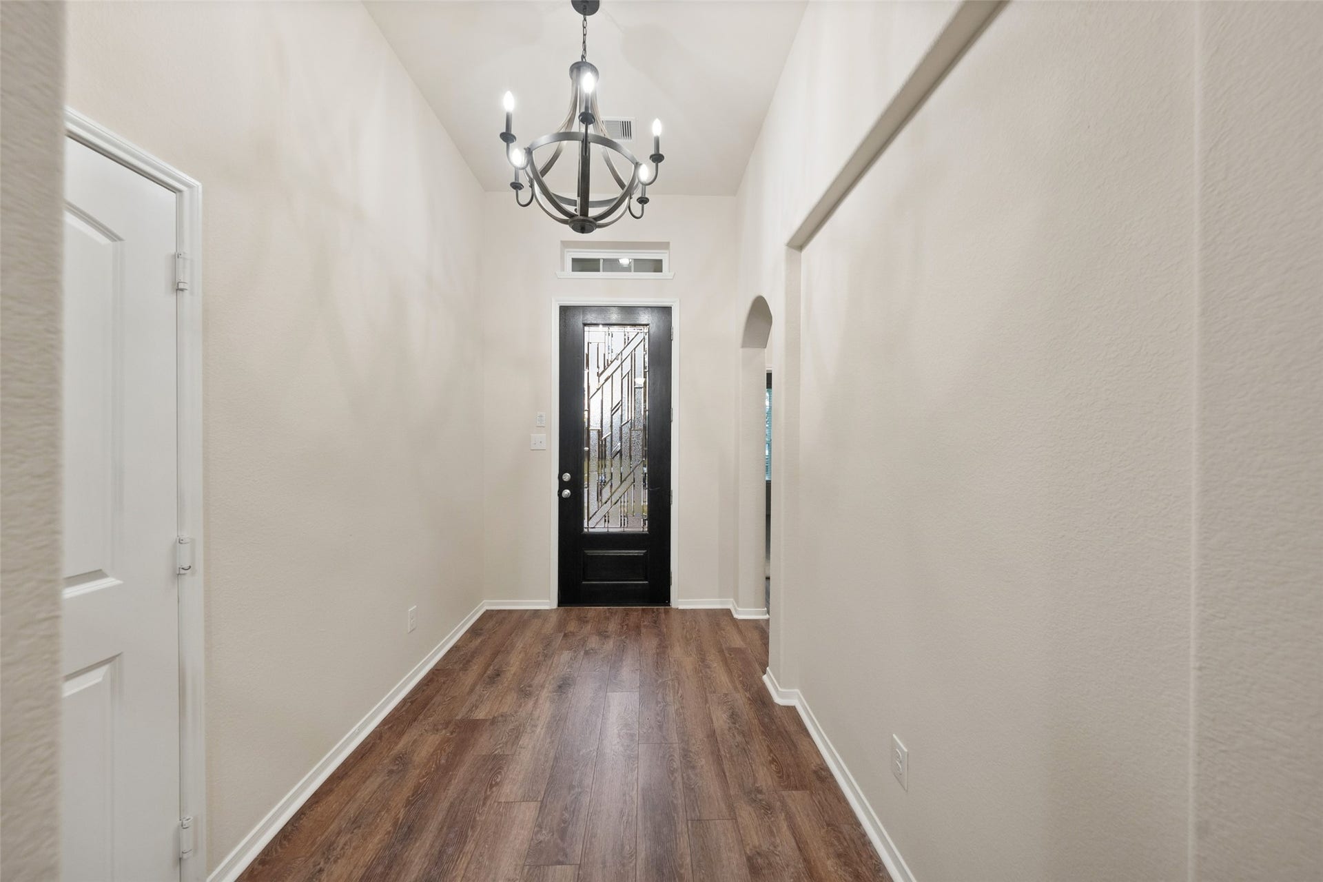5182 Echo Falls Drive, Alvin, TX 77511 As you walk into this beautiful home, you will be greeted by a beautiful foyer outfitted with a custom front door and upgraded chandelier. The engineered wood floors are thought out most of th first floor.