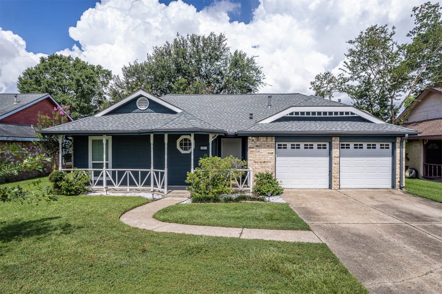 Property photo for 307 Enfield Drive, Highlands, TX