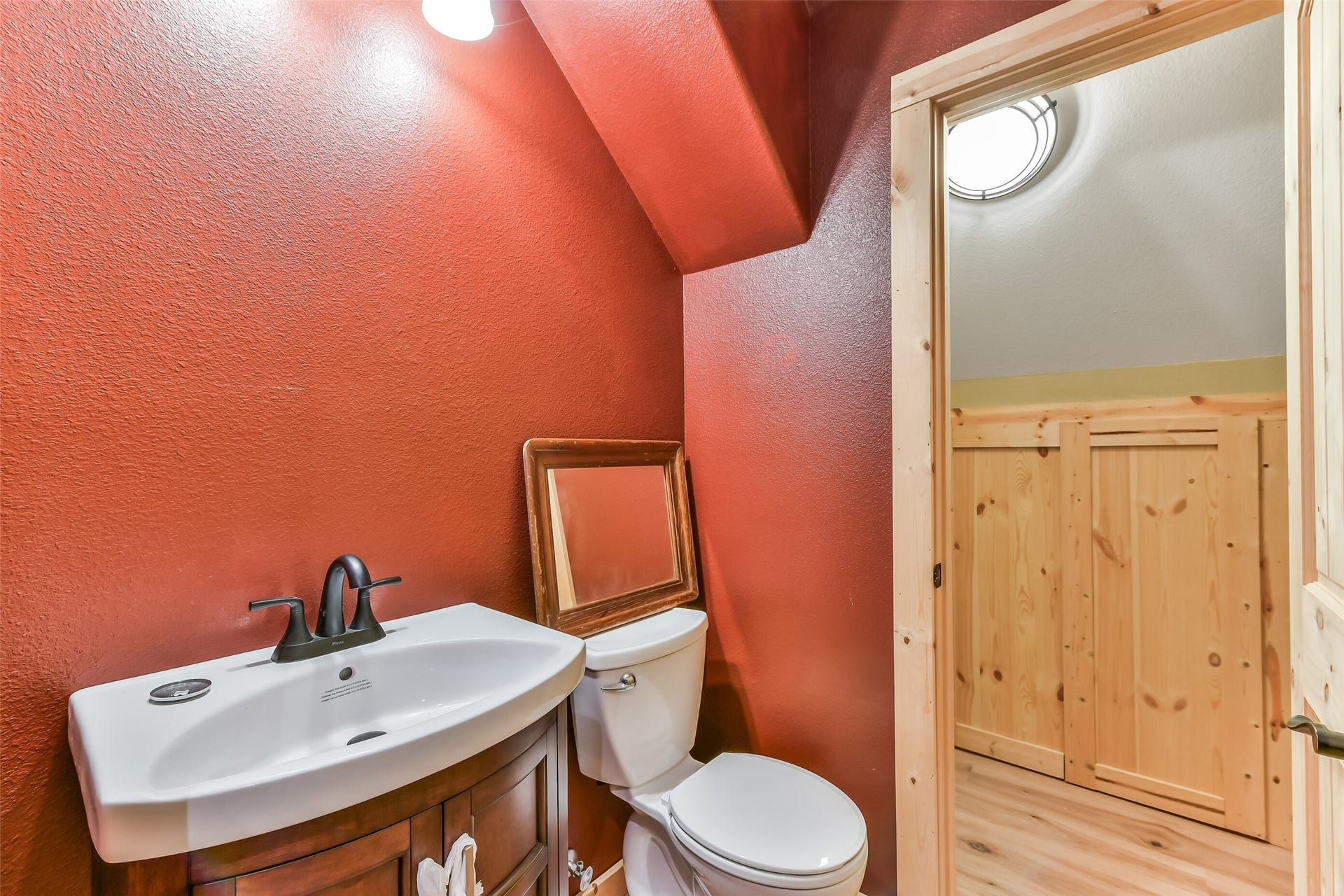 7703 Blimp Base Road, Hitchcock, TX 77563 Bathroom above the shop
