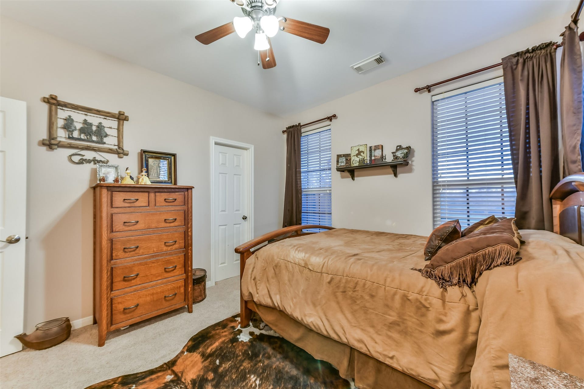 7703 Blimp Base Road, Hitchcock, TX 77563 Bedroom 3