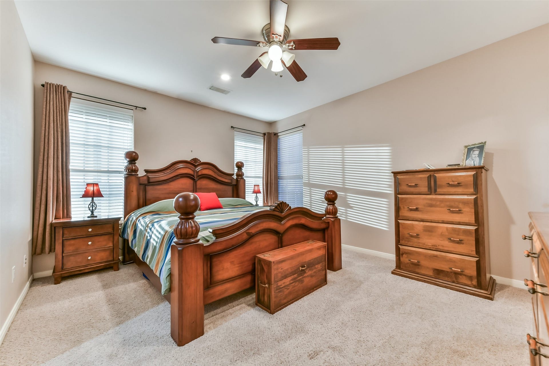 7703 Blimp Base Road, Hitchcock, TX 77563 Primary Bedroom